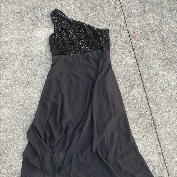 Black Elegant One Shoulder Dress - Picture 1 of 6